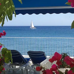 Villa Luxury Sea Front Caleton 40